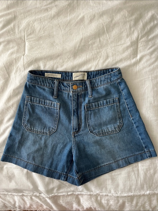Universal Thread Pants - Universal Thread Denim High-Rise Jean Shorts - Medium Blue